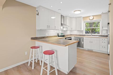 712 Stewart Avenue Saint Paul MN 55102