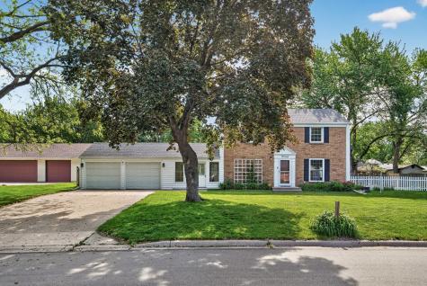 9548 Knox Avenue N Brooklyn Park MN 55444