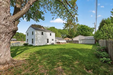 9548 Knox Avenue N Brooklyn Park MN 55444