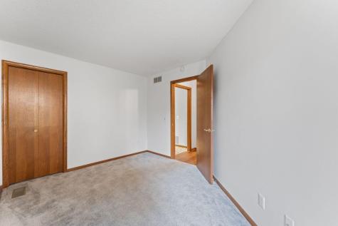 2136 49th Way E Inver Grove Heights MN 55077