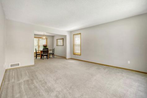 1412 Rushmore Crescent Burnsville MN 55306