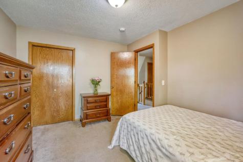 1412 Rushmore Crescent Burnsville MN 55306
