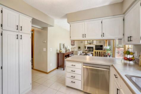 1412 Rushmore Crescent Burnsville MN 55306