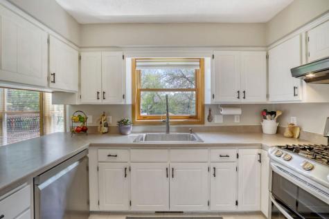 1412 Rushmore Crescent Burnsville MN 55306