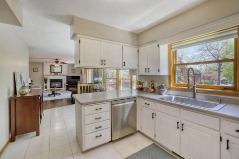 1412 Rushmore Crescent Burnsville MN 55306