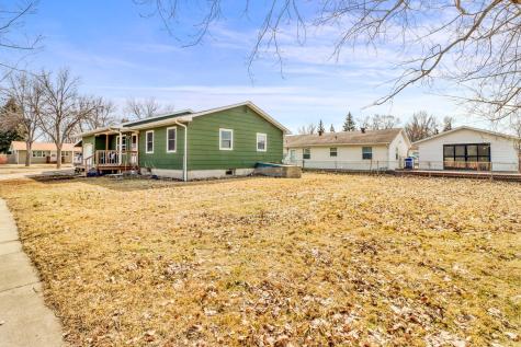 3102 8th Avenue N Fargo ND 58102