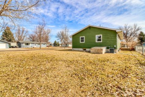 3102 8th Avenue N Fargo ND 58102