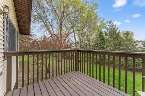 907 Heritage Court W Vadnais Heights MN 55127