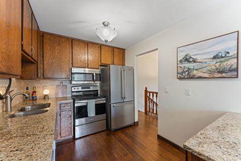 907 Heritage Court W Vadnais Heights MN 55127