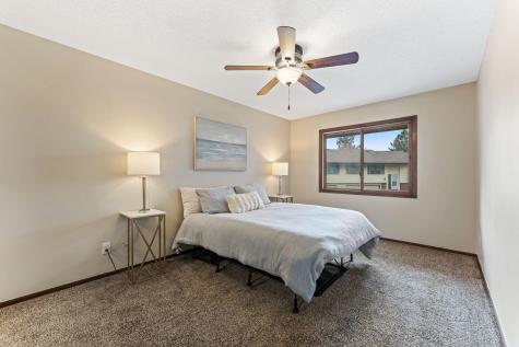 907 Heritage Court W Vadnais Heights MN 55127