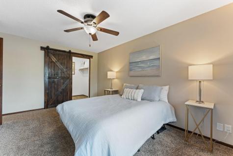 907 Heritage Court W Vadnais Heights MN 55127