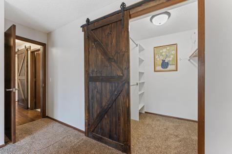 907 Heritage Court W Vadnais Heights MN 55127