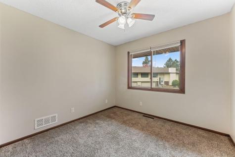 907 Heritage Court W Vadnais Heights MN 55127