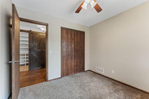 907 Heritage Court W Vadnais Heights MN 55127