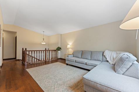 907 Heritage Court W Vadnais Heights MN 55127