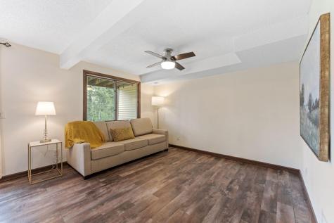 907 Heritage Court W Vadnais Heights MN 55127