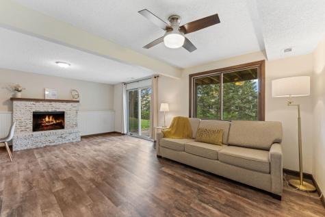 907 Heritage Court W Vadnais Heights MN 55127