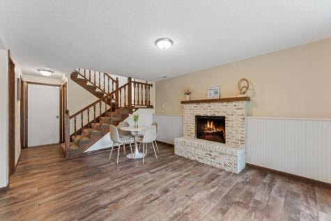 907 Heritage Court W Vadnais Heights MN 55127