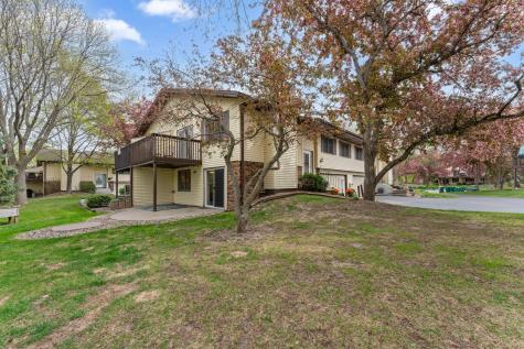 907 Heritage Court W Vadnais Heights MN 55127