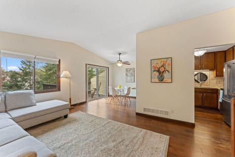 907 Heritage Court W Vadnais Heights MN 55127