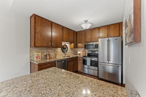 907 Heritage Court W Vadnais Heights MN 55127