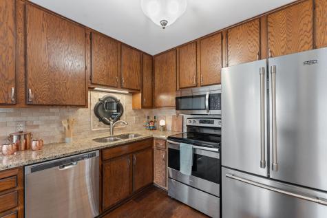 907 Heritage Court W Vadnais Heights MN 55127