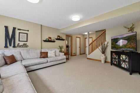 8385 Kelzer Pond Drive Victoria MN 55386