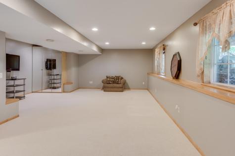 9743 Almond Avenue N Brooklyn Park MN 55443