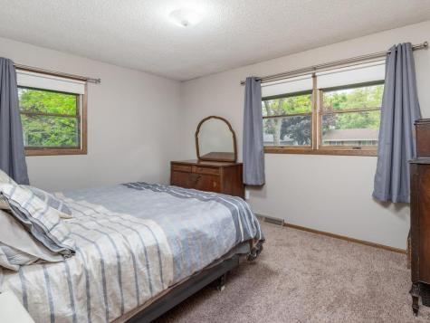 529 5 1/2 Street NW Elk River MN 55330
