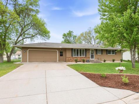 529 5 1/2 Street NW Elk River MN 55330