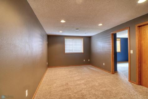 4309 52nd Street S Fargo ND 58104