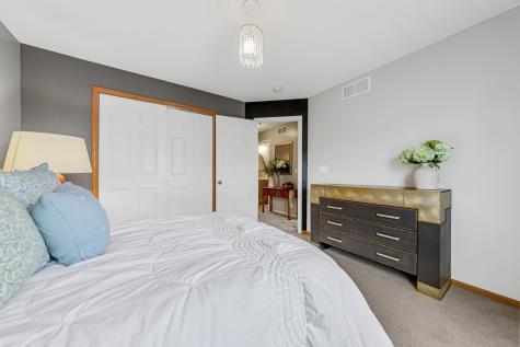1724 Riverside Drive Shakopee MN 55379