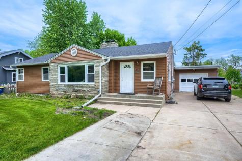 212 Woodley Street W Northfield MN 55057