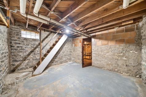 112 7th Avenue NW Faribault MN 55021