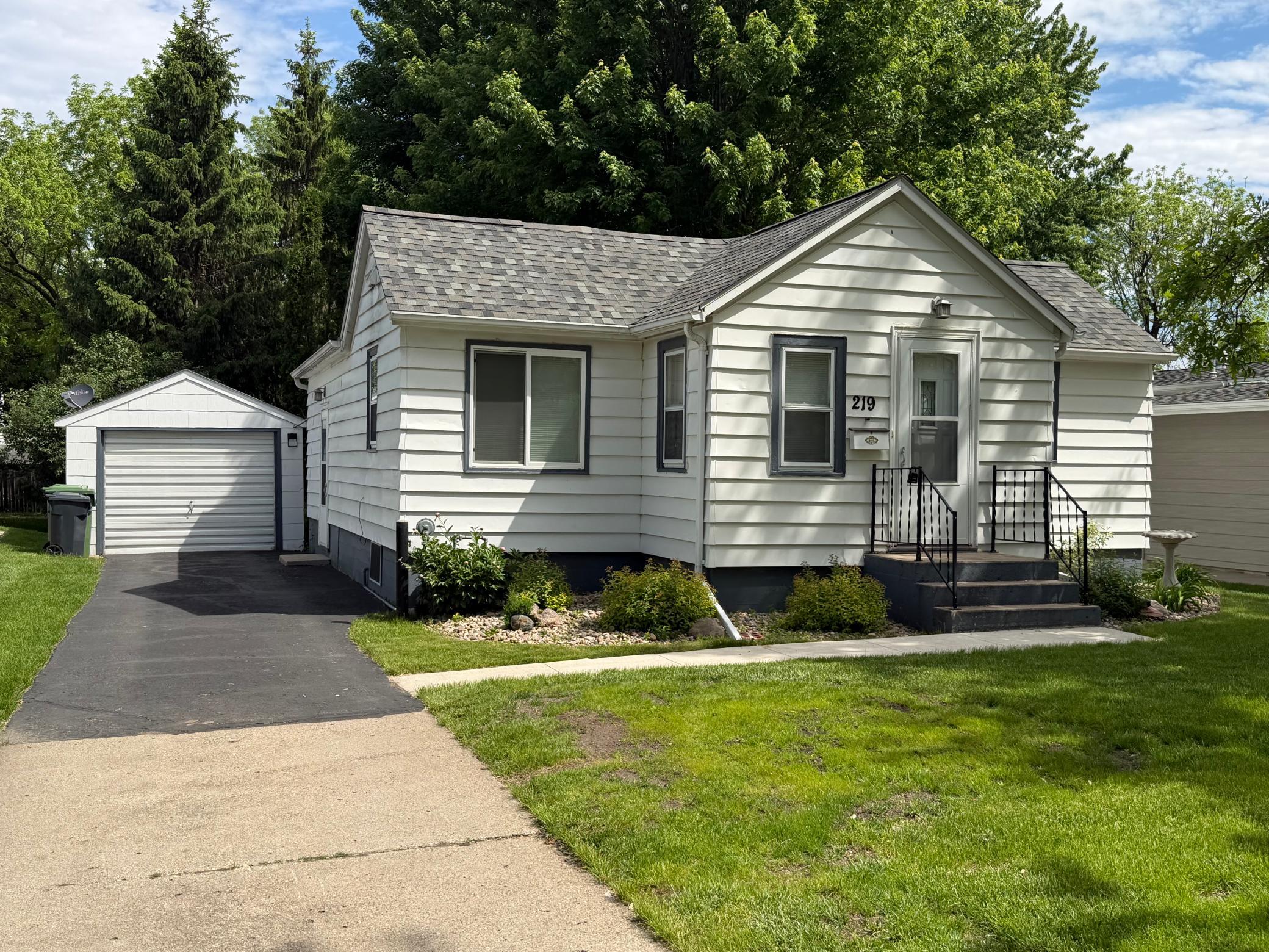 219 10th Avenue Worthington MN 56187