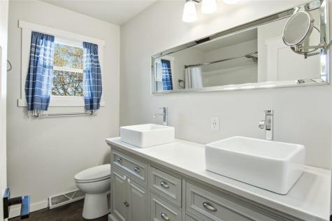 2921 La Salle Street Eau Claire WI 54703