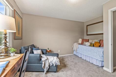 1913 Mockingbird Avenue Shakopee MN 55379