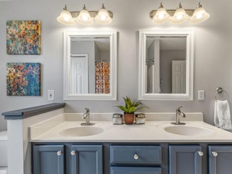 1913 Mockingbird Avenue Shakopee MN 55379