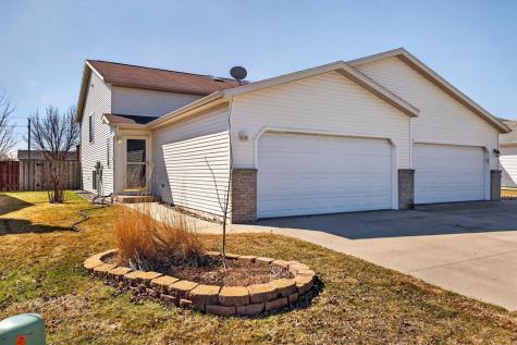4272 39 1/2 Avenue S Fargo ND 58104