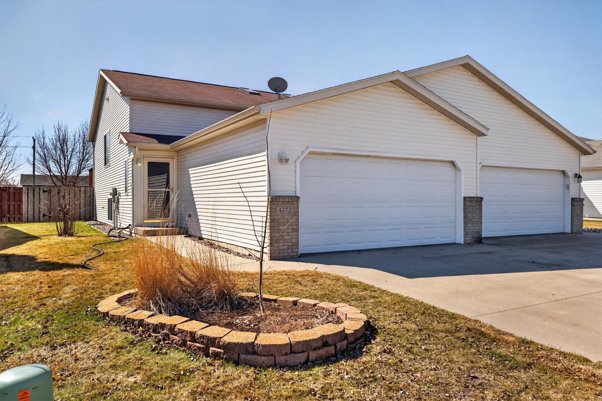 4272 39 1/2 Avenue S Fargo ND 58104