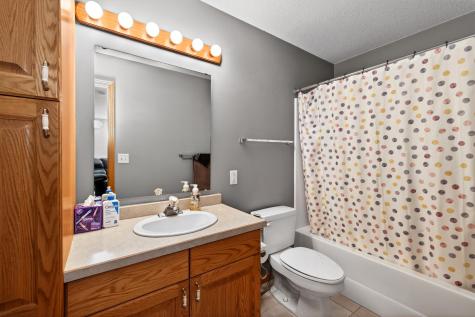 4272 39 1/2 Avenue S Fargo ND 58104