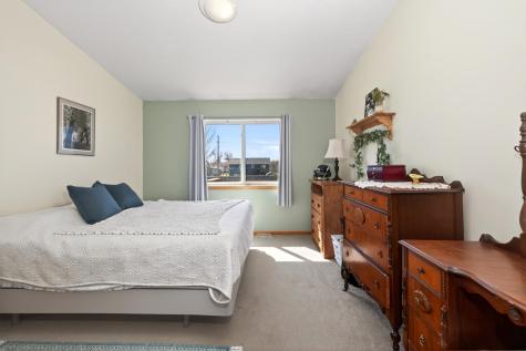 4272 39 1/2 Avenue S Fargo ND 58104