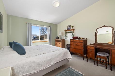 4272 39 1/2 Avenue S Fargo ND 58104