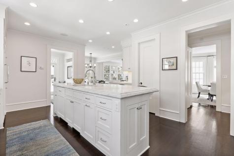 2735 E Lake Of The Isles Parkway Minneapolis MN 55408
