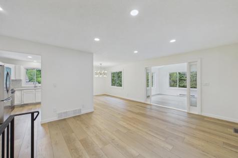 10460 Buckingham Drive Eden Prairie MN 55347