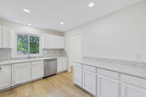 10460 Buckingham Drive Eden Prairie MN 55347