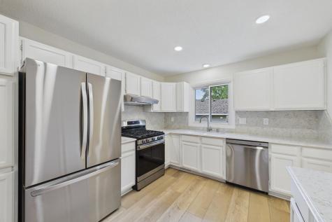 10460 Buckingham Drive Eden Prairie MN 55347