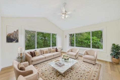 10460 Buckingham Drive Eden Prairie MN 55347