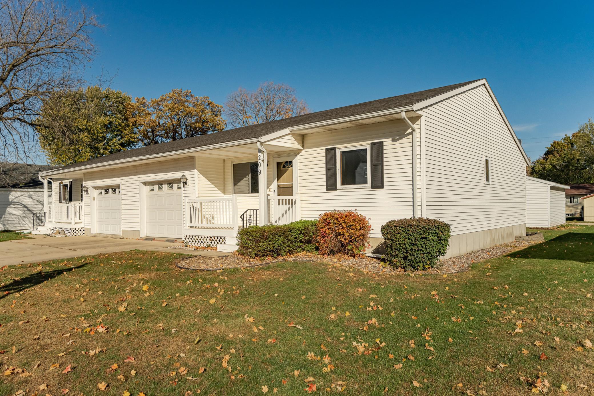 209 E Henry Street Le Roy MN 55951