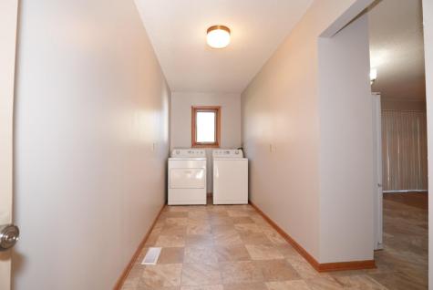 209 E Henry Street Le Roy MN 55951